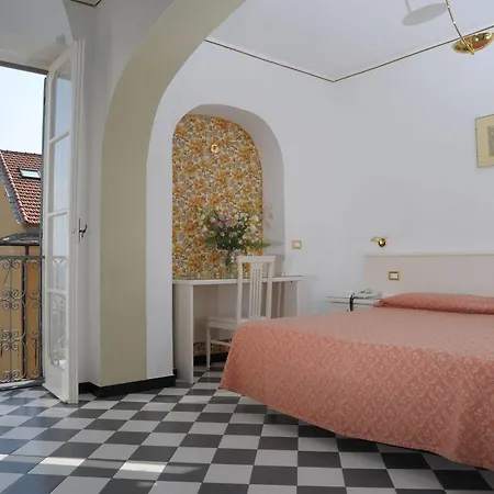 Splendid Mare 4* Laigueglia